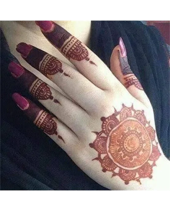 Cluster Shade Inspiration Using Back Hand Mehndi Design